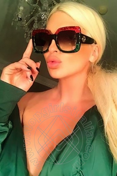 Foto selfie 9 di Edona james girls Stoccarda