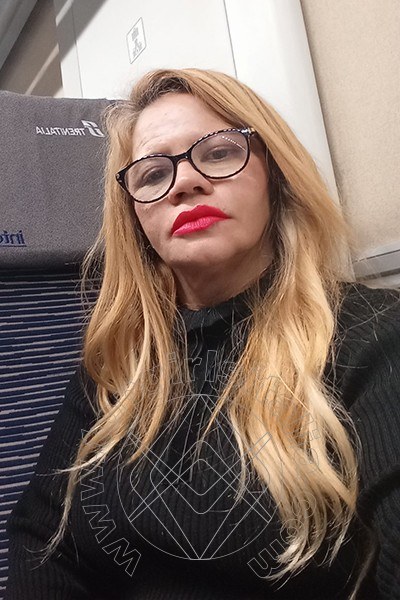 Foto selfie di Karla B girls Como